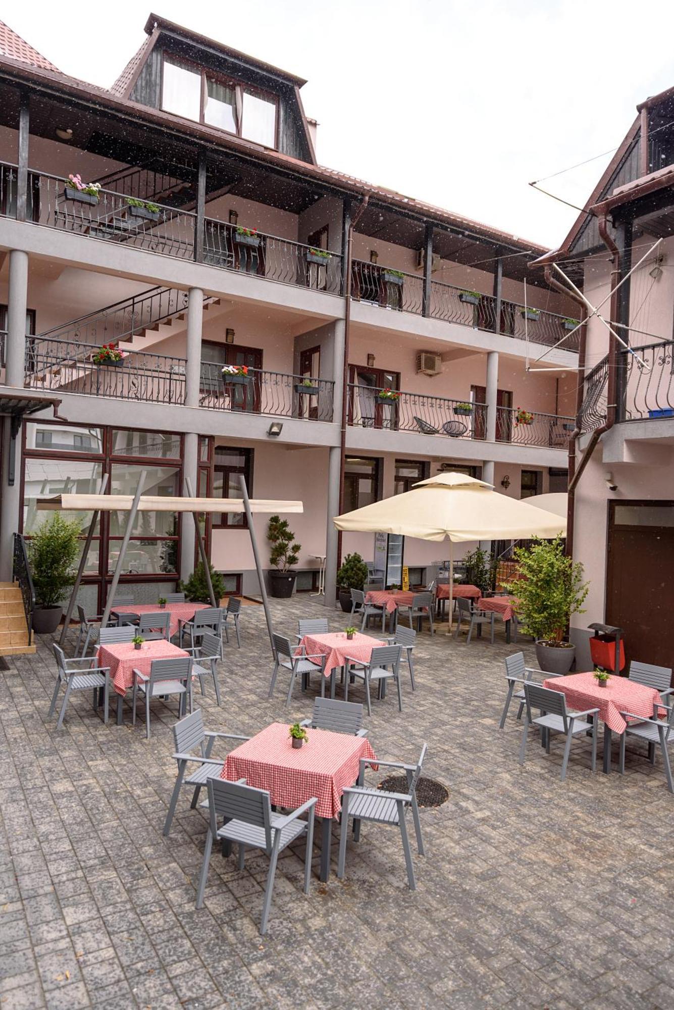 Hotel Stefani Sybin Zewnętrze zdjęcie
